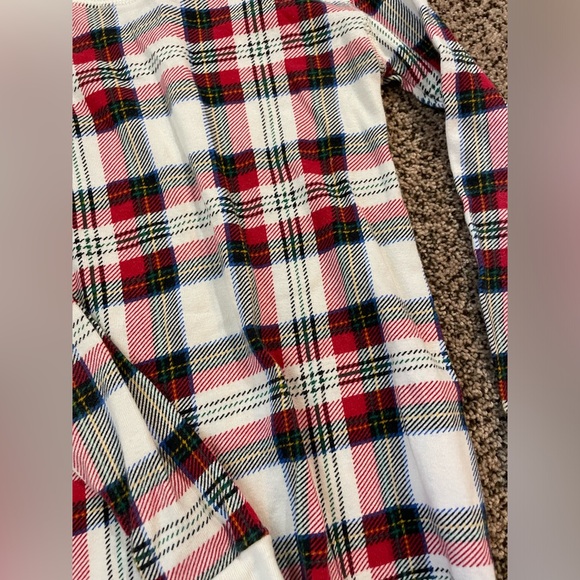 Old navy size 6, 10, 12 Christmas plaid pj Jammie’s - Picture 2 of 6
